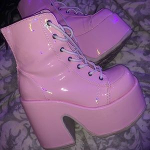 Pink holographic Camel-203 Demonias